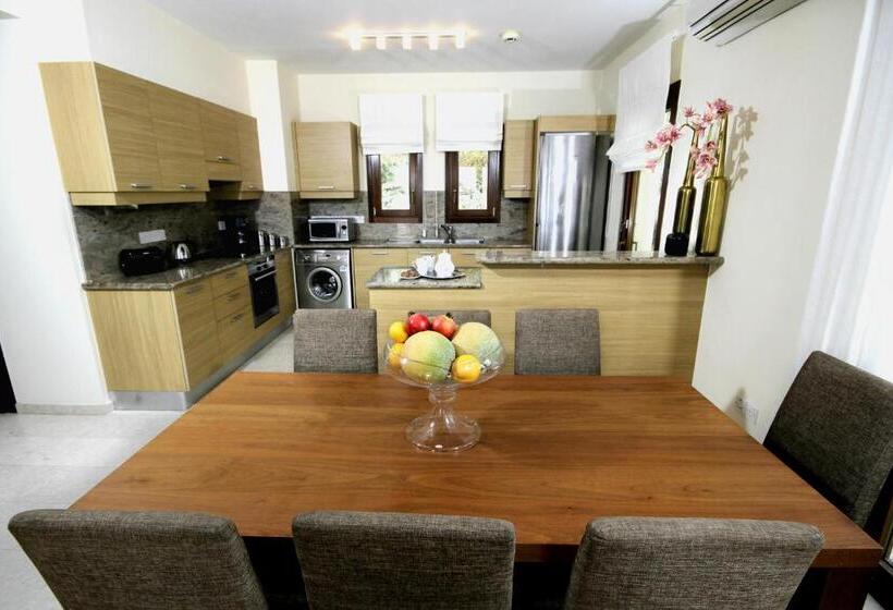 Вилла 3 Спальни с Бассейном, Aphrodite Hills Rentals   Junior Villas