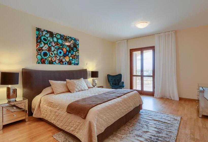 Вилла 3 Спальни с Бассейном, Aphrodite Hills Rentals   Junior Villas