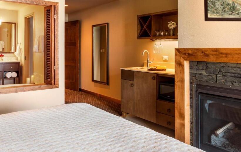 Номер Премиум, The Lodge At Columbia Point
