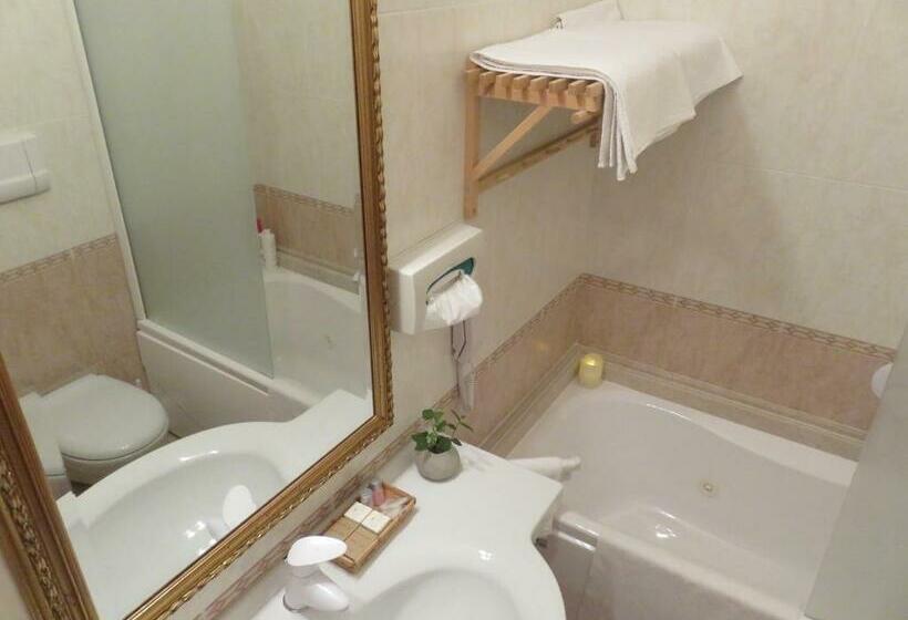 Superior room with lake view, Villa Selene
