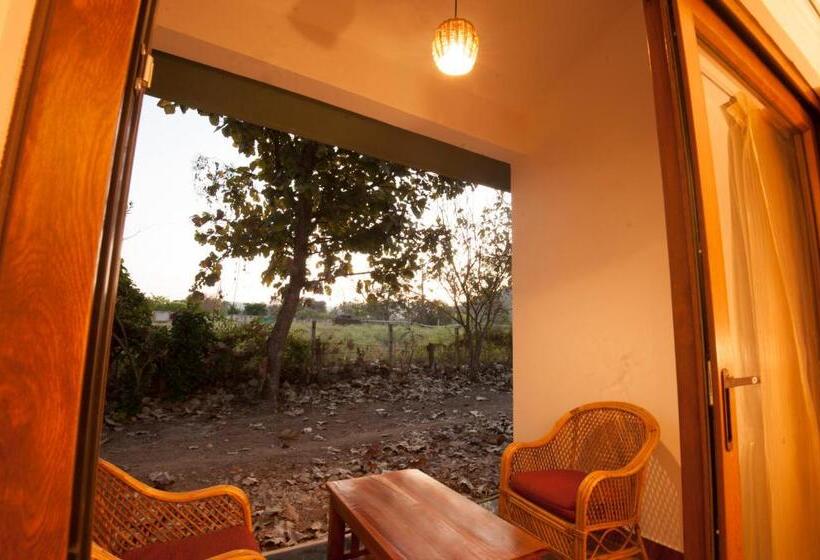 Номер Superior Кровать Кинг, Mc Resort Wildlife Resort Bandipur
