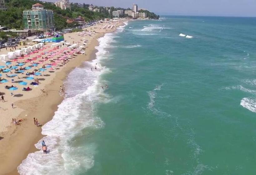 Люкс с Балконом, Family Hotel Perla