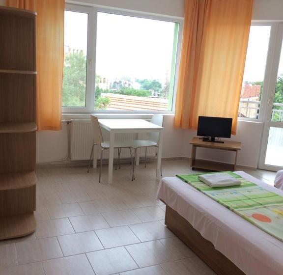 Люкс с Балконом, Family Hotel Perla