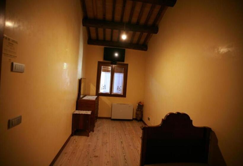 اتاق استاندارد یک نفره, B&b Contarine