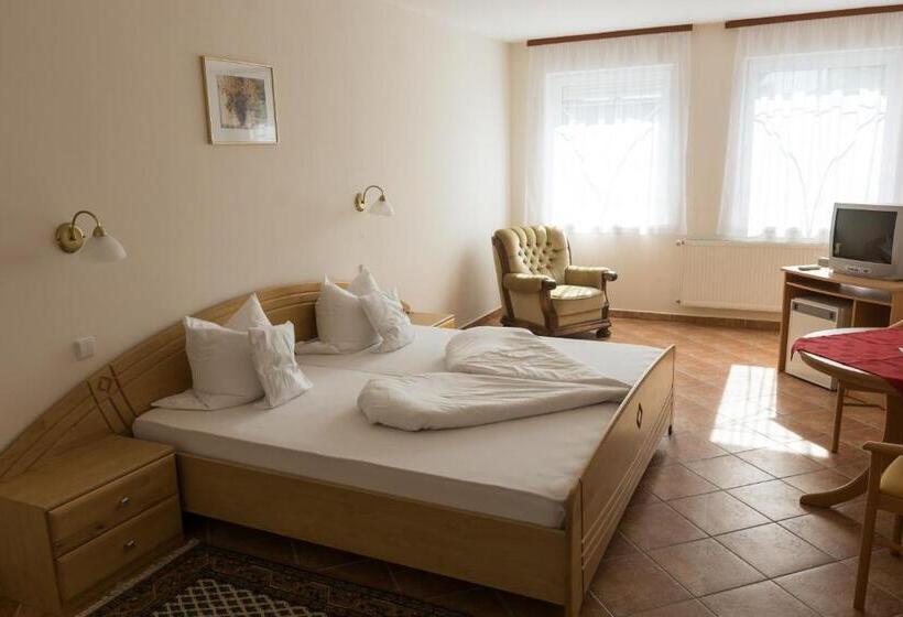 Quarto Estandar, Harka