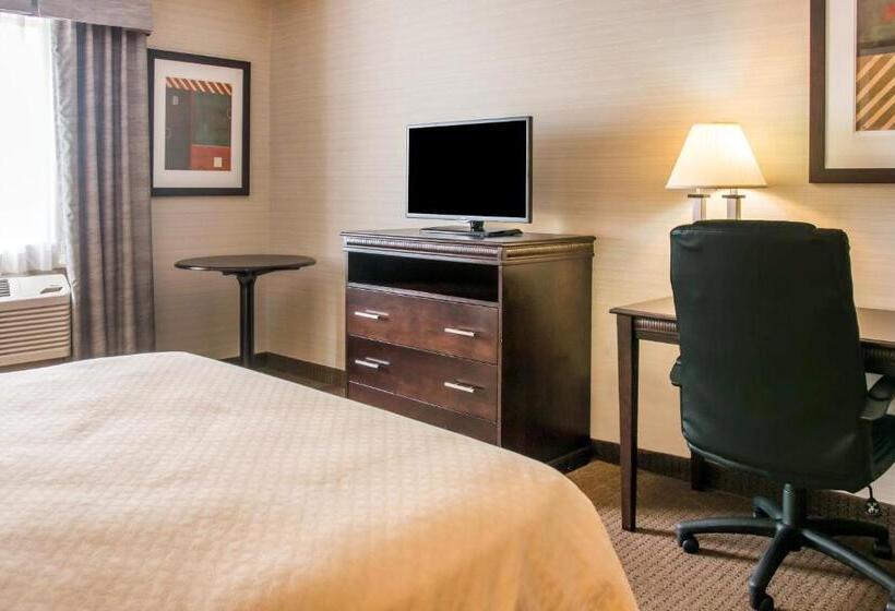 Номер Стандарт, Quality Inn & Suites Next To The Casino
