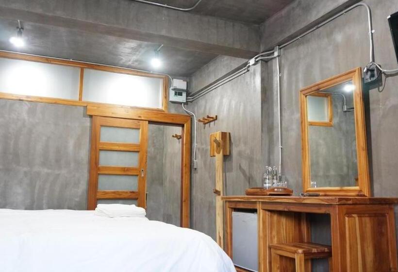 Трехместный Номер Deluxe, Thongphaphum River