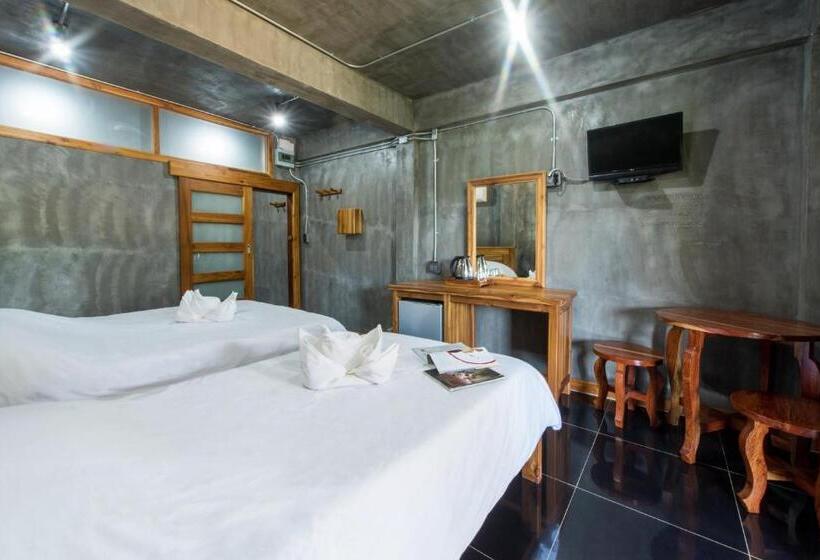Трехместный Номер Deluxe, Thongphaphum River