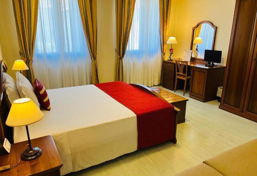 Семейный Номер, Albergo Italia