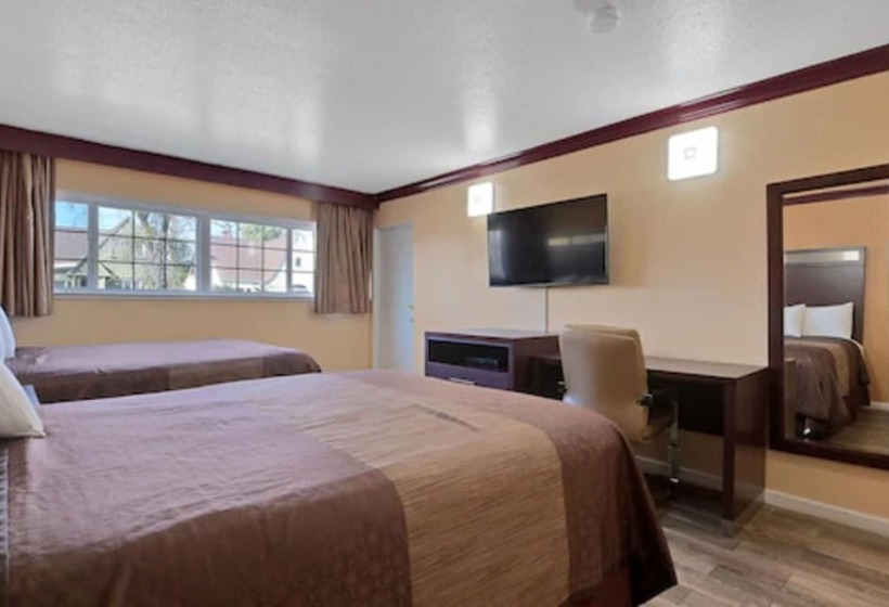 Номер Стандарт 2 Двуспальные Кровати, Americas Deluxe Inn  Marysville