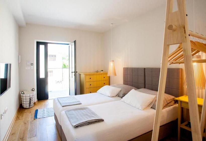 스탠다드 스튜디오 풀장 전망, Bella Vista Suites