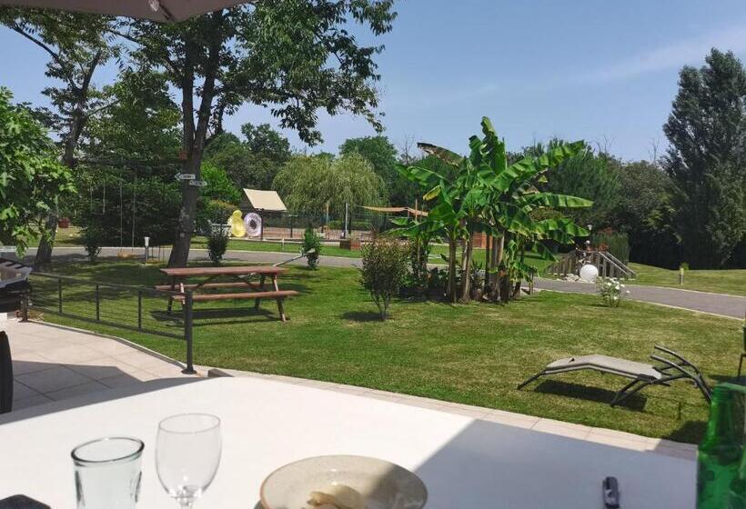 Номер Стандарт Адаптированный для Инвалидов, Au Petit Pédegouaty