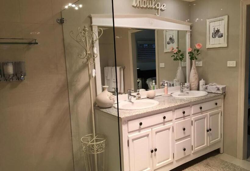Люкс Deluxe Кровать Кинг, Bed And Breakfast