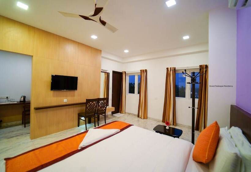 חדר דלוקס עם מרפסת, Grand Padappai Residency   Gpr