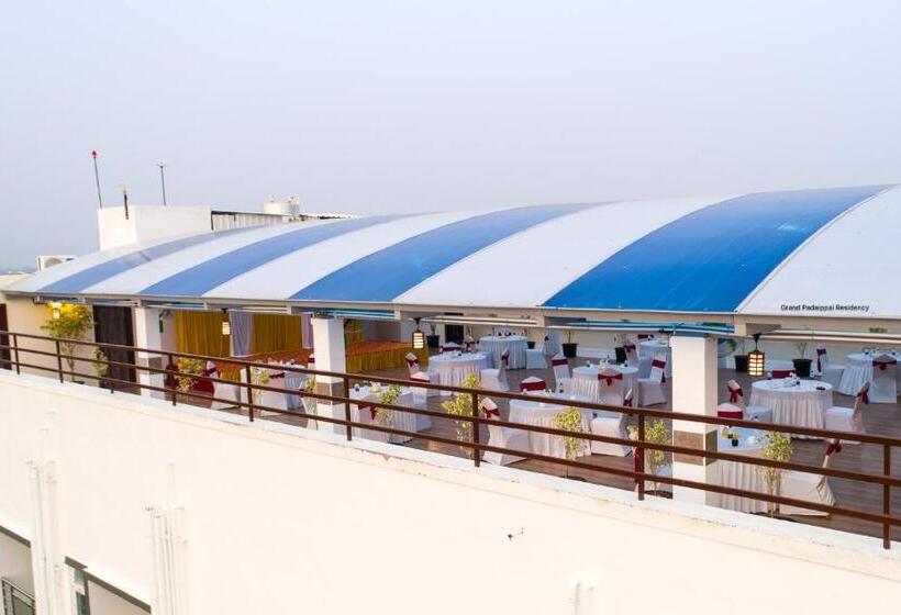 חדר דלוקס עם מרפסת, Grand Padappai Residency   Gpr