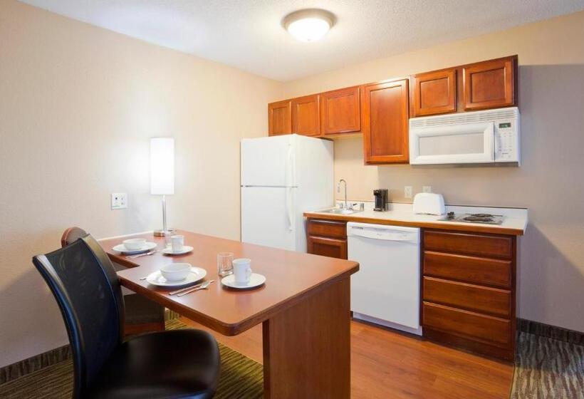 Люкс Кровать Кинг, Grandstay Residential Suites Hotel   Eau Claire