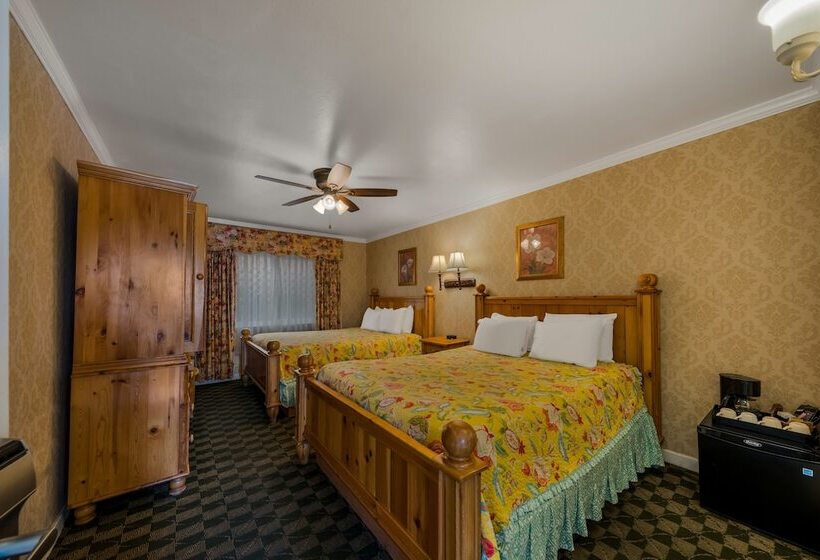 Номер Стандарт 2 Двуспальные Кровати, Carmel Inn & Suites