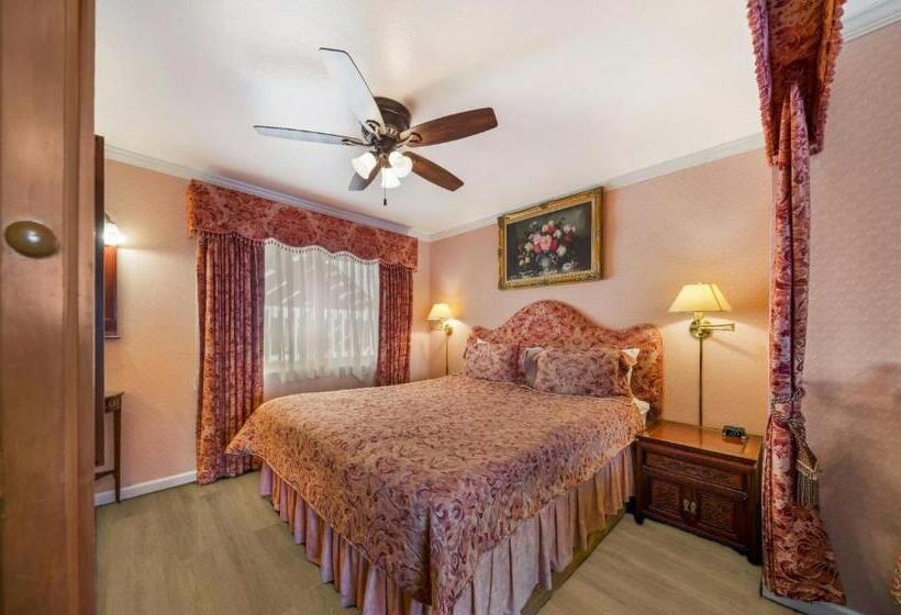 Люкс Кровать Кинг, Carmel Inn & Suites