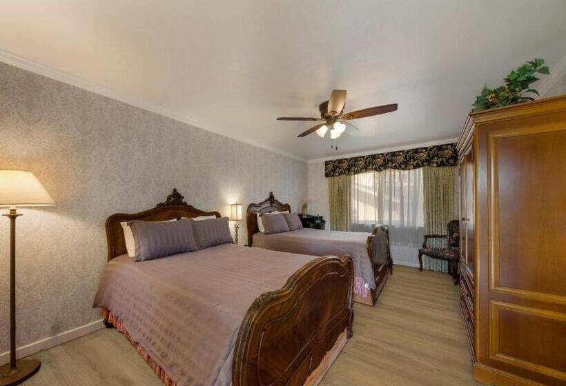 Номер Стандарт 2 Двуспальные Кровати, Carmel Inn & Suites