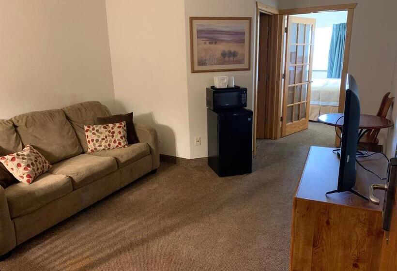 带大床的复式套间, Fairbridge Inn & Suites Williston