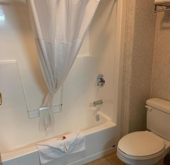 带2个双人床的标准工作室, Fairbridge Inn & Suites Williston