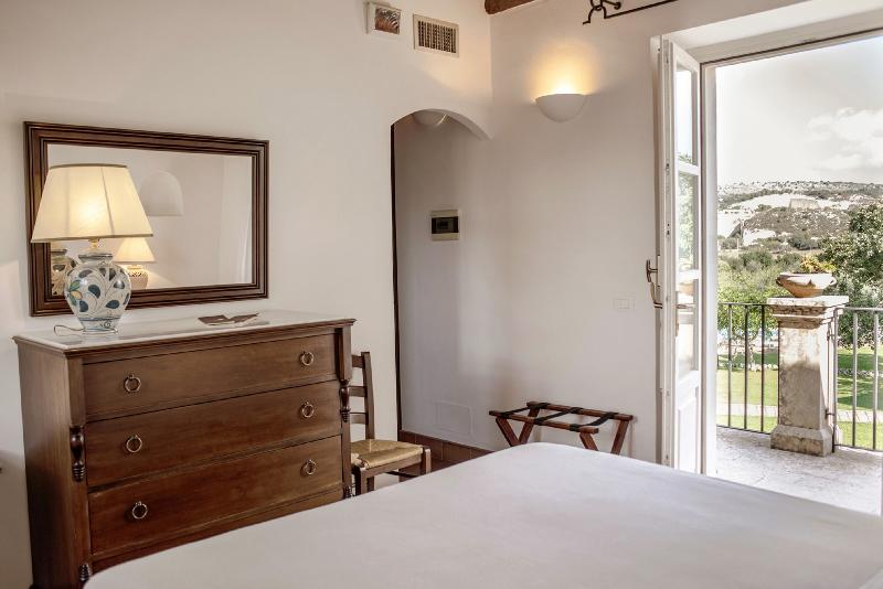 Классический Номер Вид на Сад, Relais Vignale & Spa
