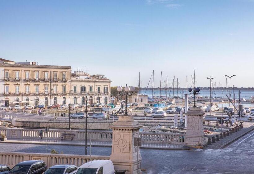 Номер Стандарт с Балконом, Darsena Sunset Suites By Wonderful Italy