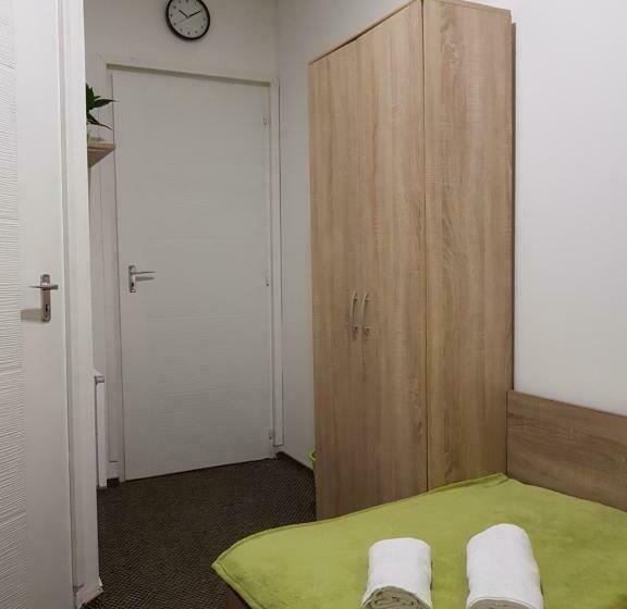 基本间, Szilas Park Motel