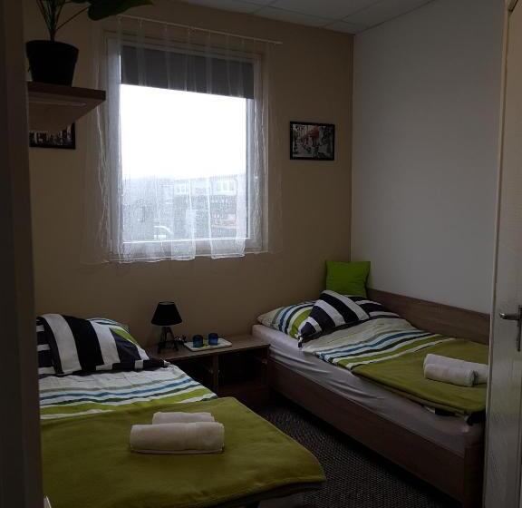 基本间, Szilas Park Motel