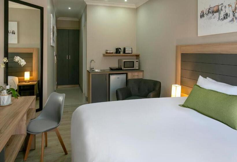 스탠다드 스튜디오, At Hatfield Apartments