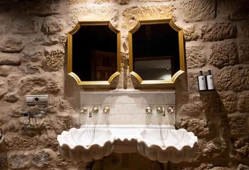 Номер Стандарт, Cetina Palacio De Los Salcedo
