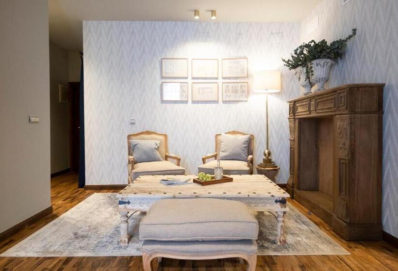 Suite, Cetina Palacio De Los Salcedo