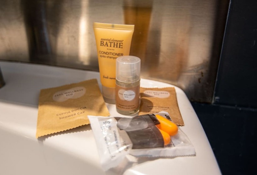 Economy Triple Room, Crossroad