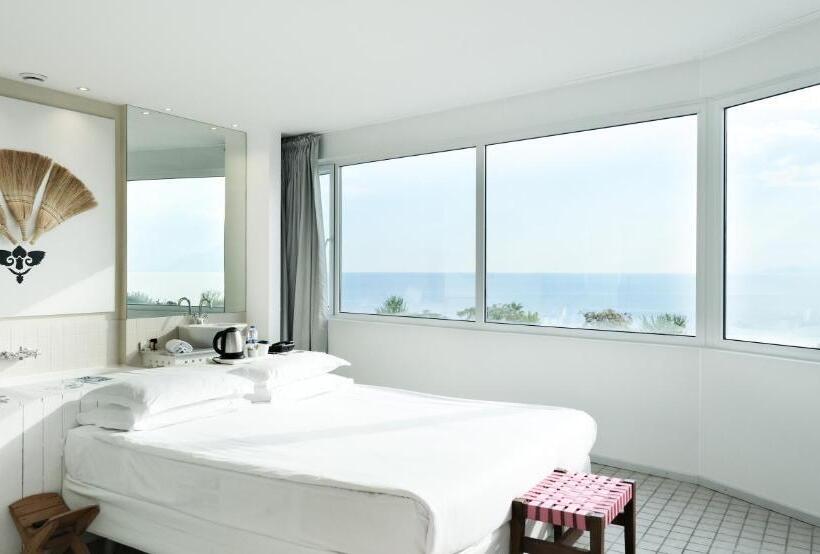Deluxe Room, The Marmara Antalya
