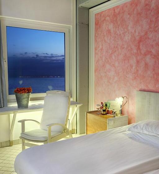 Standard Triple Room Sea View, The Marmara Antalya