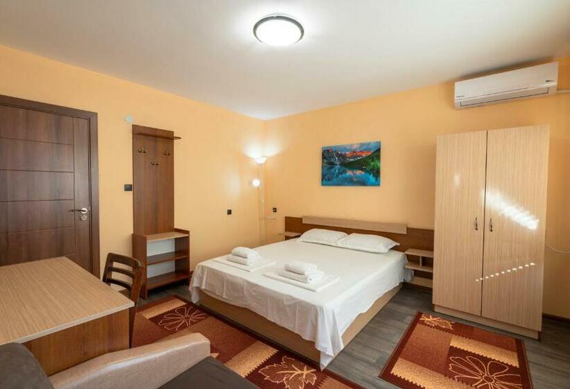 Номер Deluxe с Балконом, Family Hotel Preslav