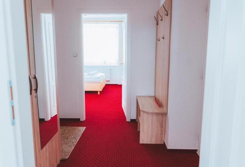 带2个卧室的套房, Kavárna A Penzion Reichl