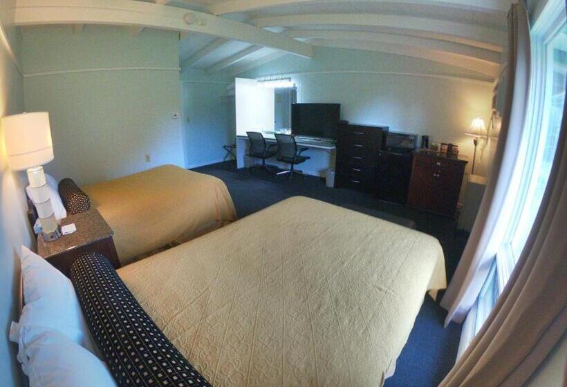 Семейный Номер, Copper Lantern Motor Lodge
