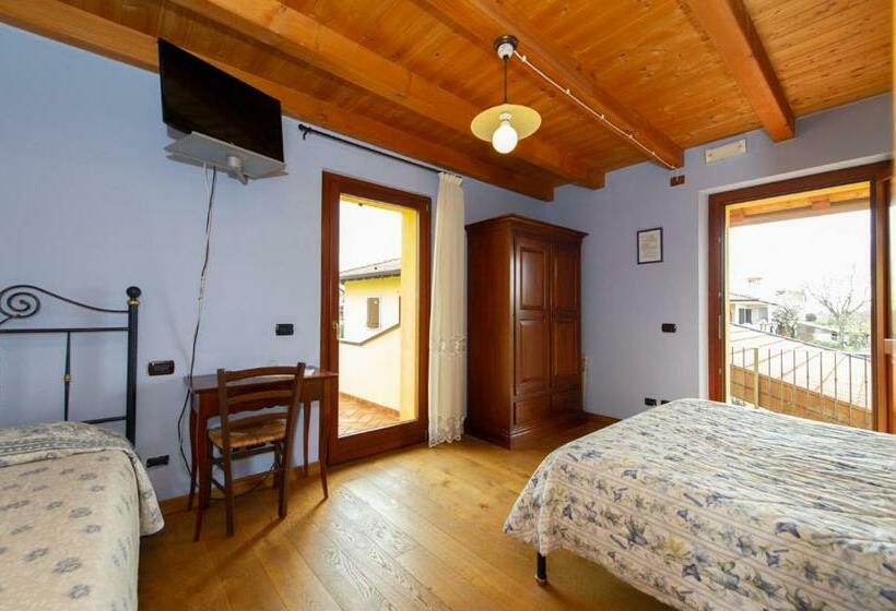 Трехместный Номер Стандарт с Балконом, Agriturismo Lis Rosis