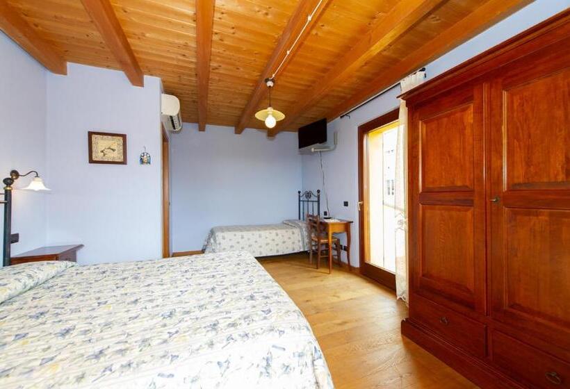 Трехместный Номер Стандарт с Балконом, Agriturismo Lis Rosis