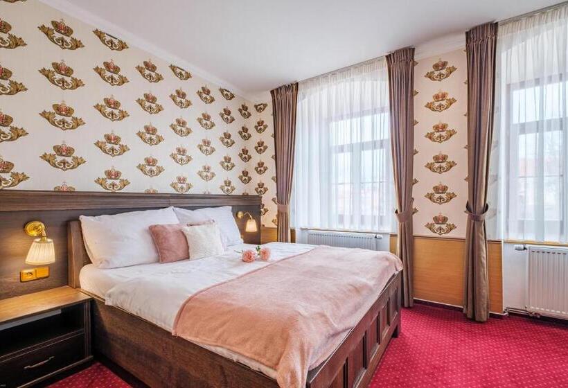 Номер Deluxe, Orličan