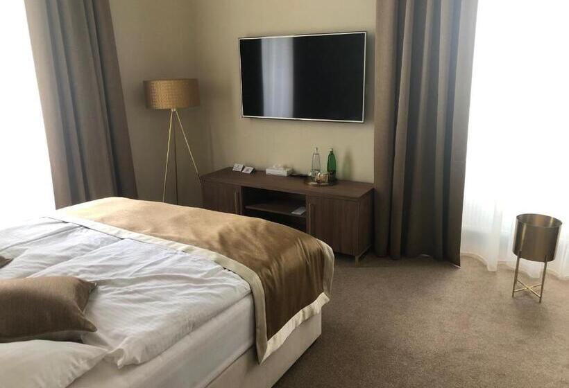 Family Suite, Panství Dlouhá Lhota