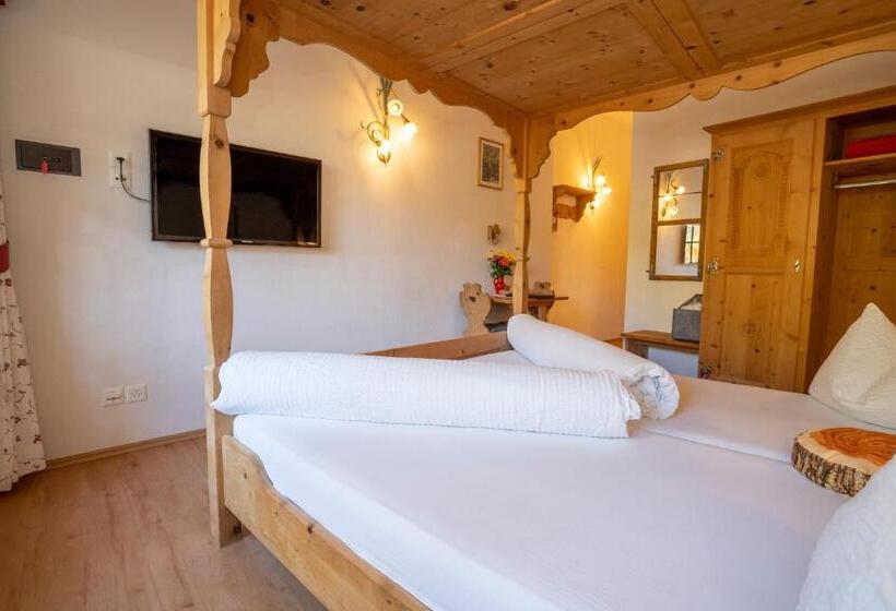 Номер Стандарт, Crusch Alba Sta Maria