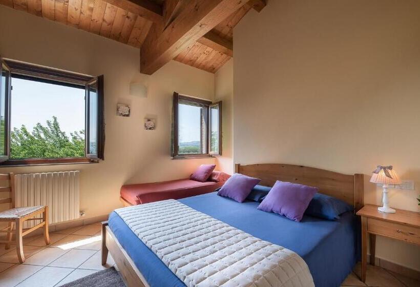 Трехместный Номер Стандарт Вид на Сад, Badia Agriturismo