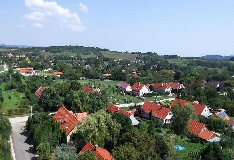 Номер Стандарт с Балконом, Vazul Vendégház