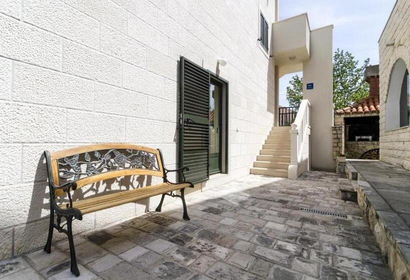 Базовый номер с боковым видом на море, Cina Apartments