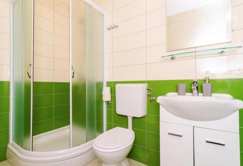 Номер Стандарт Вид на Сад, Cina Apartments