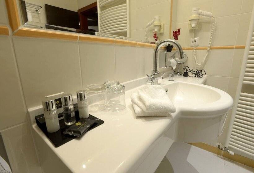 Standard Triple Room, Grand