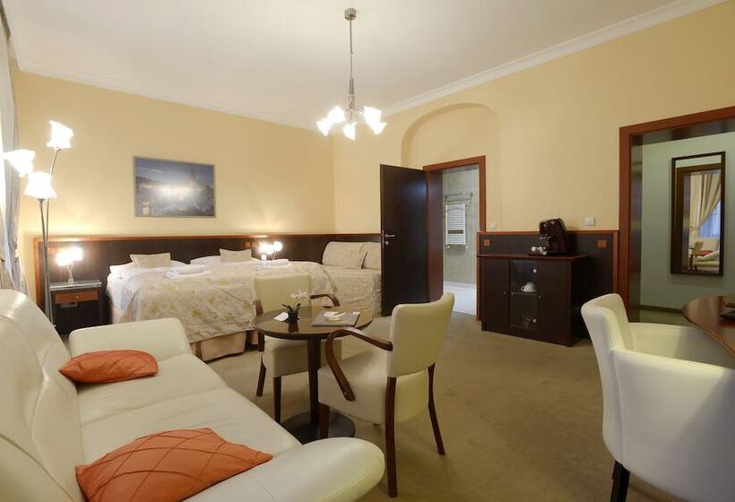 Standard Triple Room, Grand