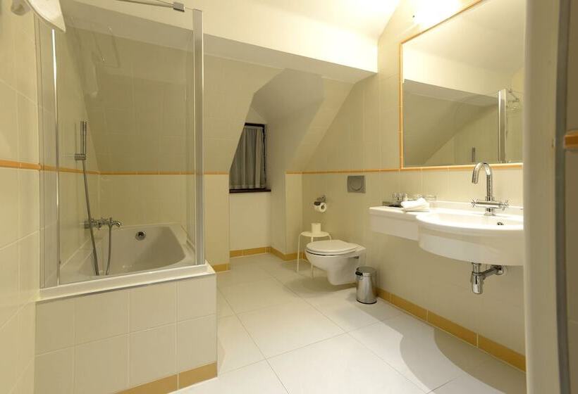 Deluxe Room, Grand